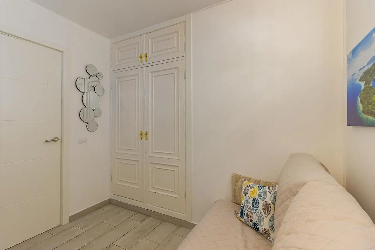 Fantasticstylish & Aircon, Near Lasamericas Beach Playa de las Américas Daire